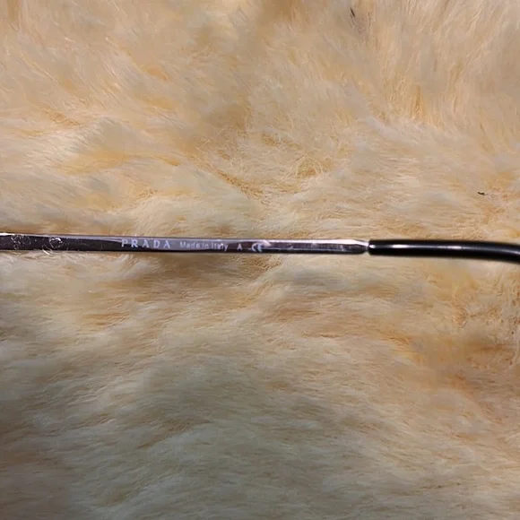 💯 Authentic Stylish Prada Sunglasses. Wore them about 3 times. - Picture 10 of 11